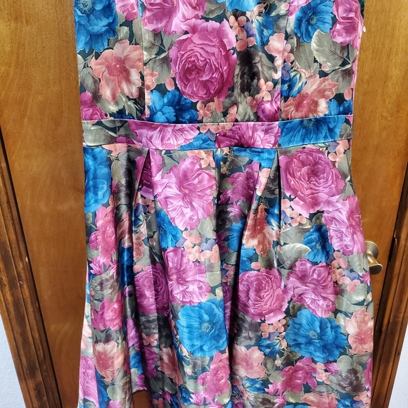 Gorgeous Floral Lace 2X Dress - Picture 2 of 6